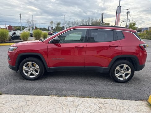 Used 2023 Jeep Compass Latitude w/ Convenience Group image 4