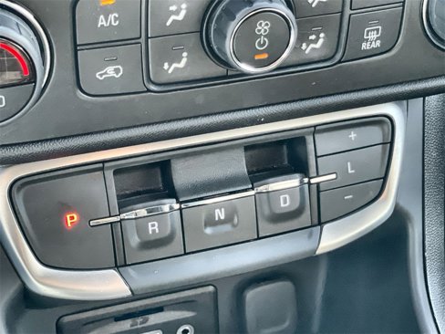 Used 2024 GMC Terrain SLT image 22