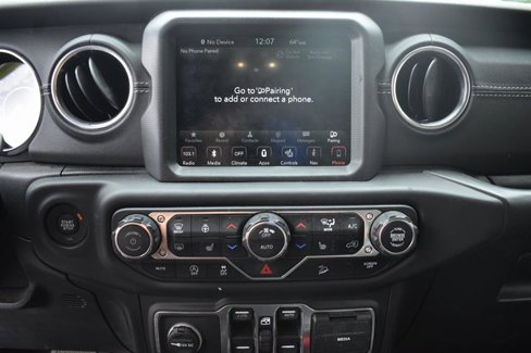 Used 2019 Jeep Wrangler Unlimited Sahara image 19
