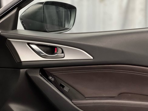 Used 2017 MAZDA MAZDA3 Touring image 39