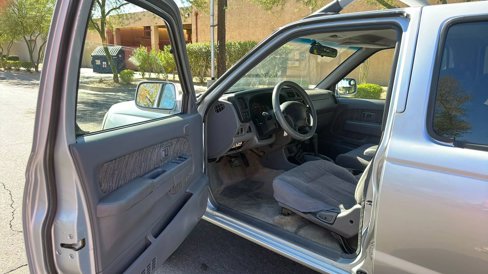 Used 2000 Nissan Frontier XE image 15