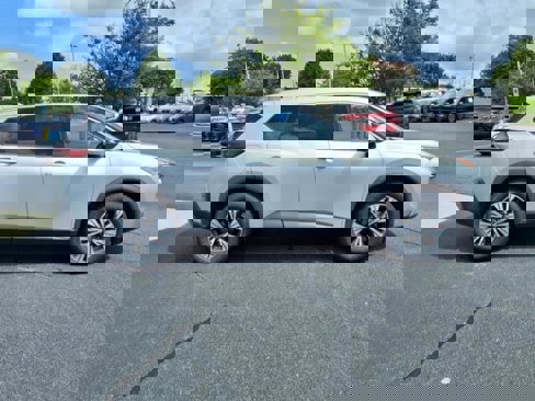 Used 2021 Nissan Rogue SV image 26