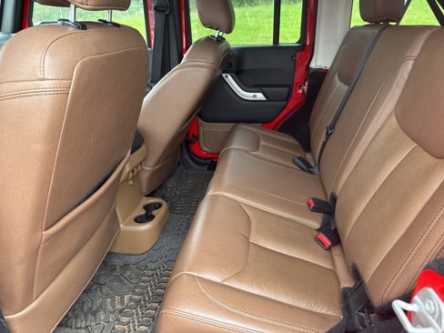Used 2016 Jeep Wrangler Unlimited Sahara w/ Connectivity Group image 6