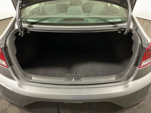 Used 2019 Hyundai Elantra SE w/ Cargo Package image 13