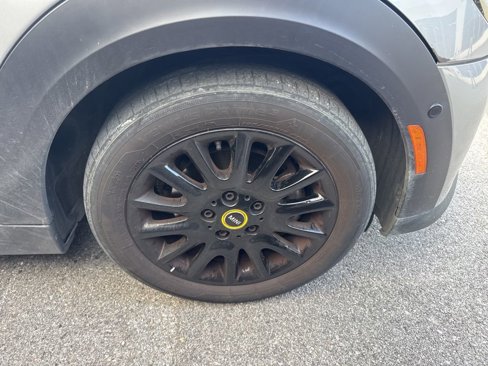 Certified 2024 MINI Cooper SE image 3