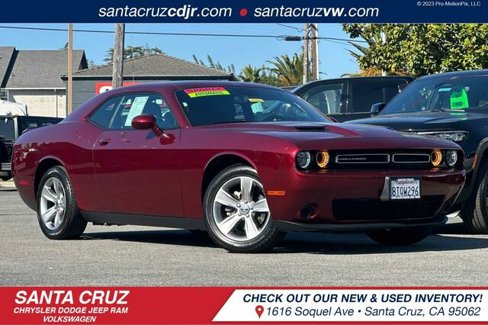 Used 2019 Dodge Challenger SXT image 1