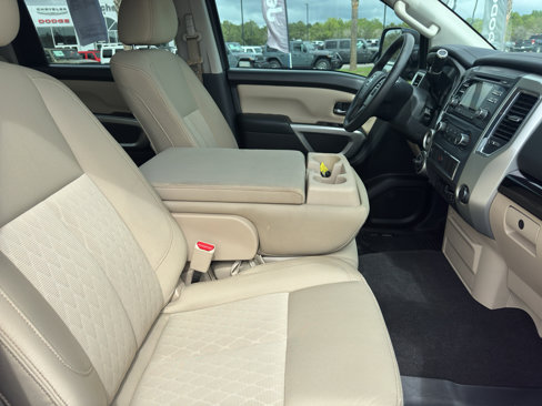 Used 2017 Nissan Titan SV image 7