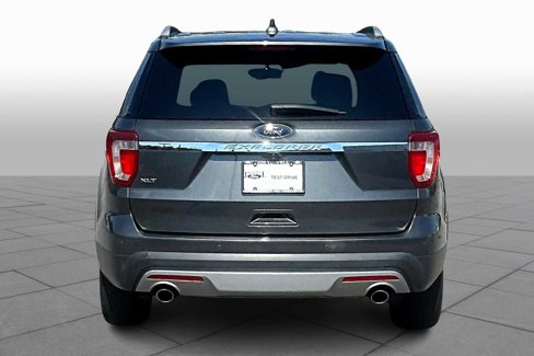 Used 2017 Ford Explorer XLT w/ Equipment Group 202A image 4