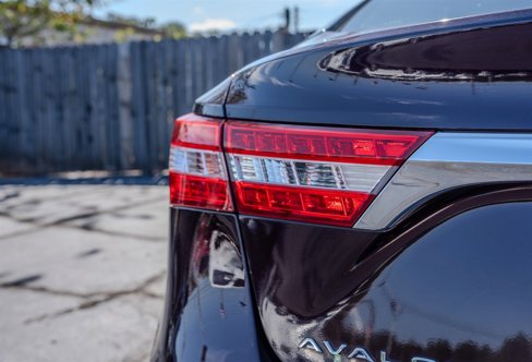 Used 2013 Toyota Avalon Limited image 10