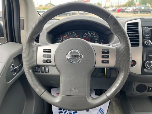 Used 2018 Nissan Frontier SV image 16