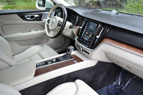 Used 2020 Volvo V60 T5 Cross Country w/ Protection Package Premier image 26