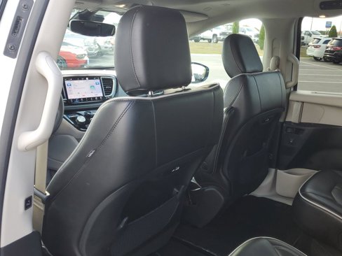 Used 2023 Chrysler Pacifica Limited image 8