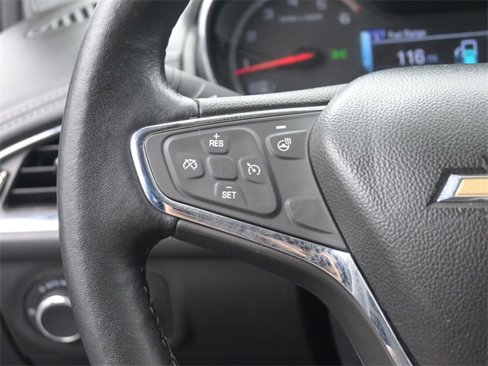 Used 2017 Chevrolet Cruze LT image 2