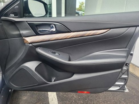 Used 2017 Nissan Maxima Platinum image 29