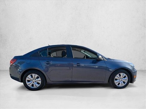 Used 2014 Chevrolet Cruze LS image 4