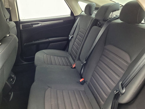 Used 2020 Ford Fusion SE image 18