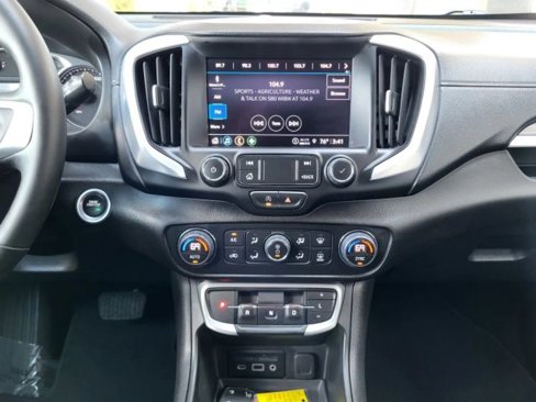 Used 2024 GMC Terrain SLT image 11