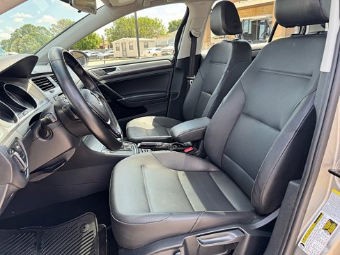 Used 2015 Volkswagen Golf S image 21