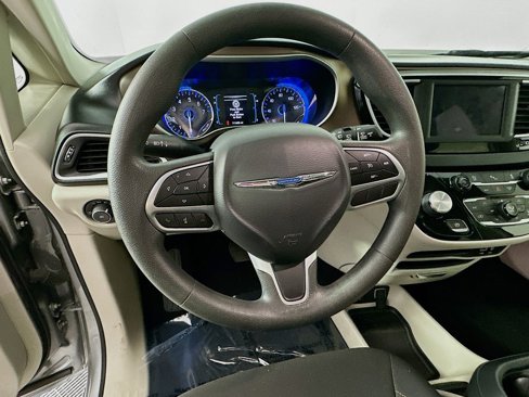 Certified 2018 Chrysler Pacifica Touring Plus w/ Tire & Wheel Group image 17