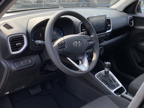 New 2025 Hyundai Venue SE image 9