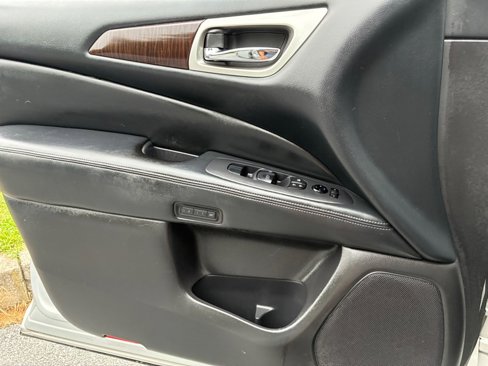 Used 2013 Nissan Pathfinder SL image 15