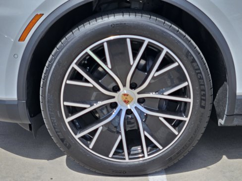 Certified 2024 Porsche Macan 4 Electric image 19
