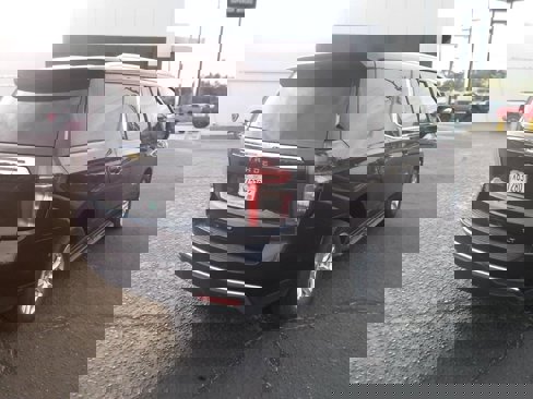 Used 2024 Chevrolet Tahoe LT image 3