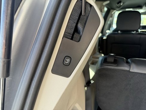 Used 2019 Dodge Grand Caravan SXT image 14