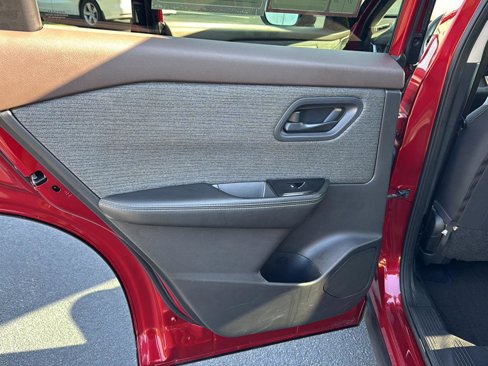 Used 2021 Nissan Rogue S image 15