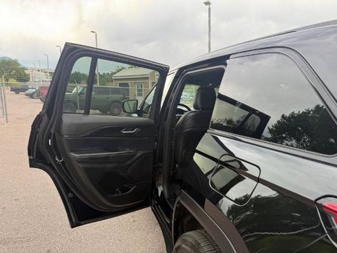 Used 2023 Jeep Grand Cherokee Altitude image 17