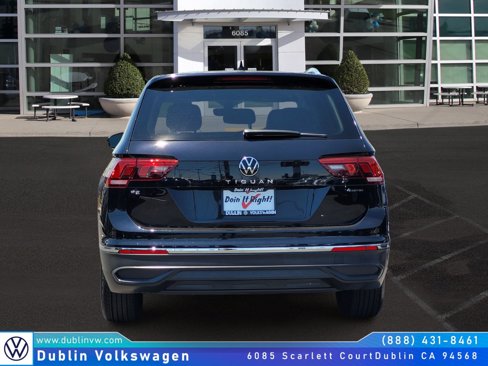 Certified 2022 Volkswagen Tiguan SE image 5