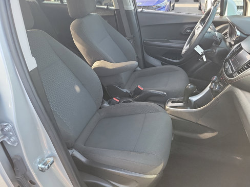 Used 2022 Chevrolet Trax LS w/ Tint and Cruise Package image 16