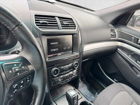 Used 2016 Ford Explorer XLT w/ Equipment Group 201A image 15