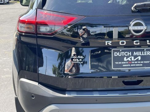 Used 2023 Nissan Rogue SV image 12