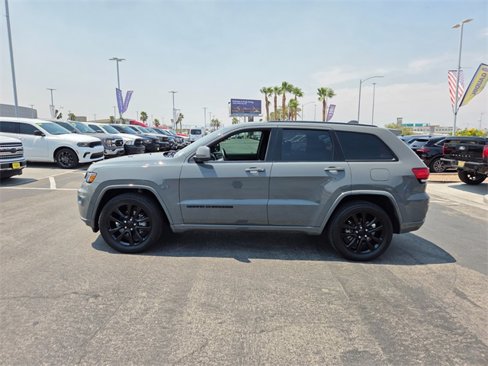 Used 2019 Jeep Grand Cherokee Altitude image 4