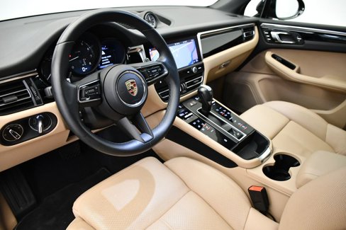 Used 2023 Porsche Macan Turbo image 4