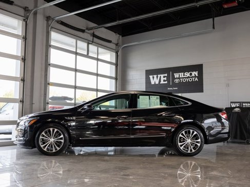 Used 2017 Buick LaCrosse Essence image 1