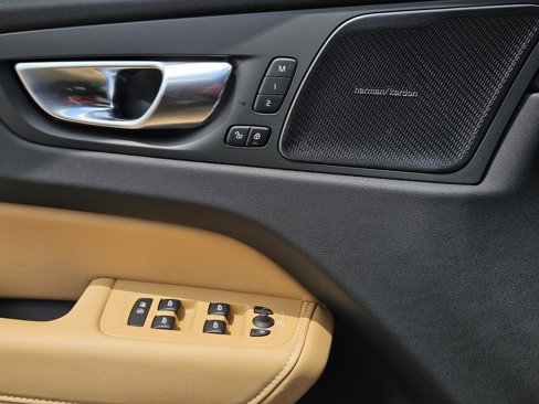 New 2025 Volvo XC60 B5 Ultra w/ Protection Package Premier image 24