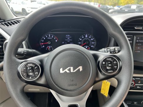 Used 2022 Kia Soul LX image 17