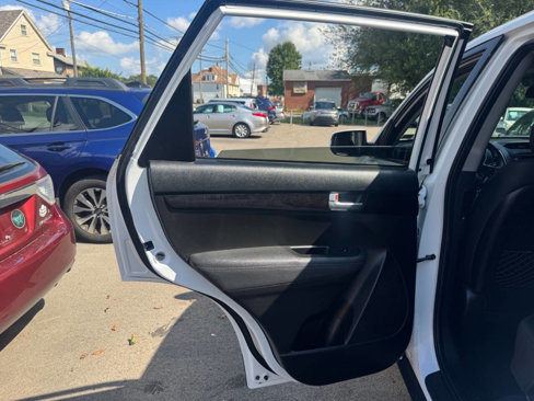 Used 2015 Kia Sorento LX image 13