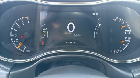 Used 2022 Jeep Grand Cherokee Laredo X image 12