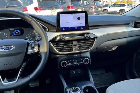 Used 2022 Ford Escape SE w/ SE Sport Appearance Package image 6