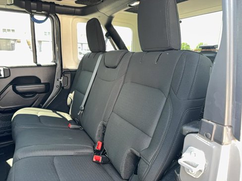 Used 2022 Jeep Wrangler Unlimited Sport image 25