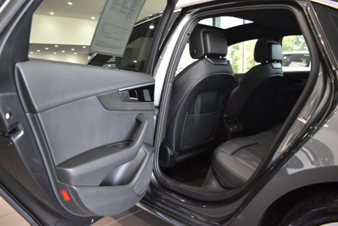 Used 2023 Audi A4 2.0T Premium image 31