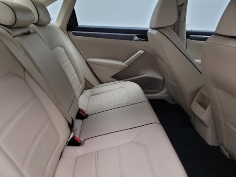 Used 2018 Volkswagen Passat 2.0T R-Line image 19