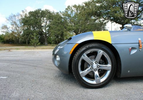 Used 2006 Pontiac Solstice Convertible w/ Premium Package image 16