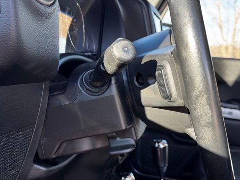 Used 2017 Jeep Wrangler Unlimited Sahara w/ Connectivity Group image 17
