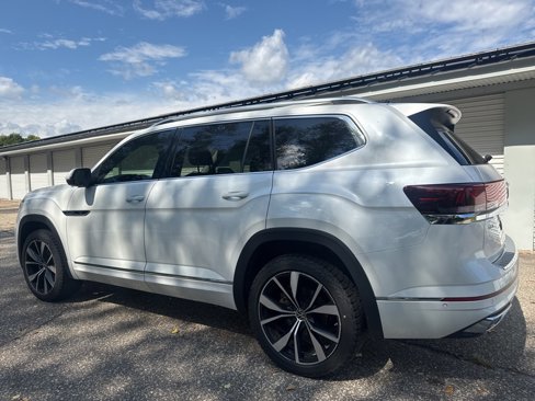 Used 2024 Volkswagen Atlas SEL Premium R-Line image 4