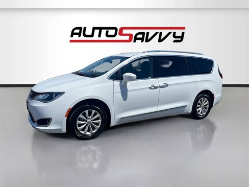 Used 2018 Chrysler Pacifica Touring-L image 3