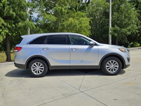 Used 2017 Kia Sorento L image 8